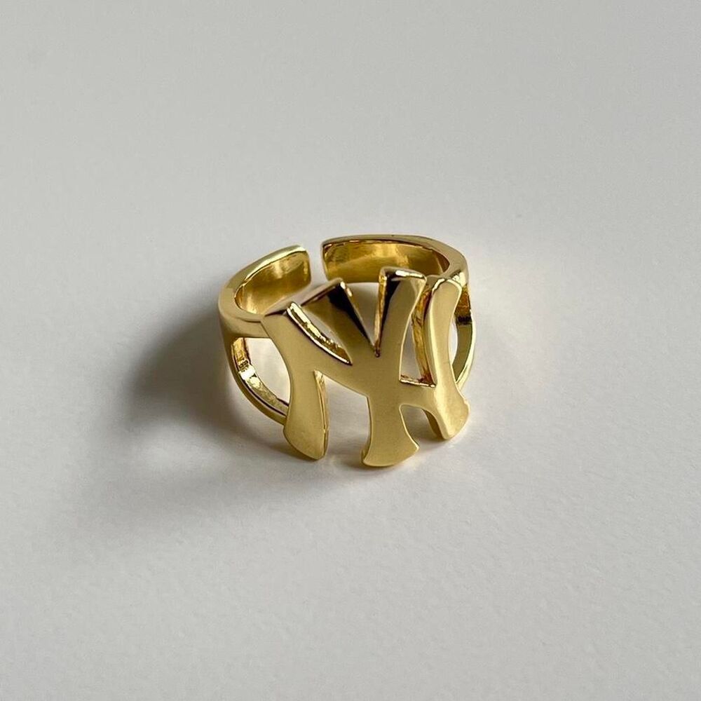 y2k style gold new york yankees ring